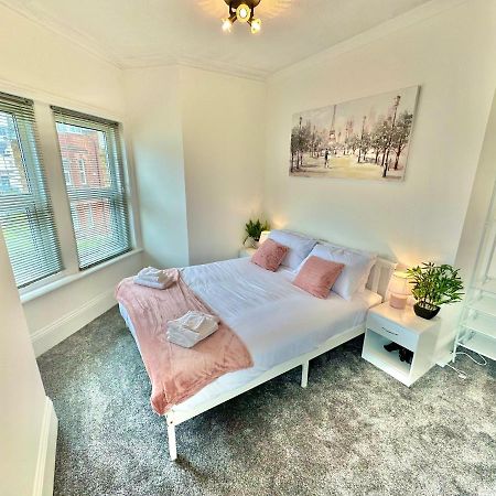Chic Apartment In Central Bournemouth With Parking Экстерьер фото
