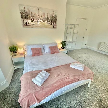 Chic Apartment In Central Bournemouth With Parking Экстерьер фото