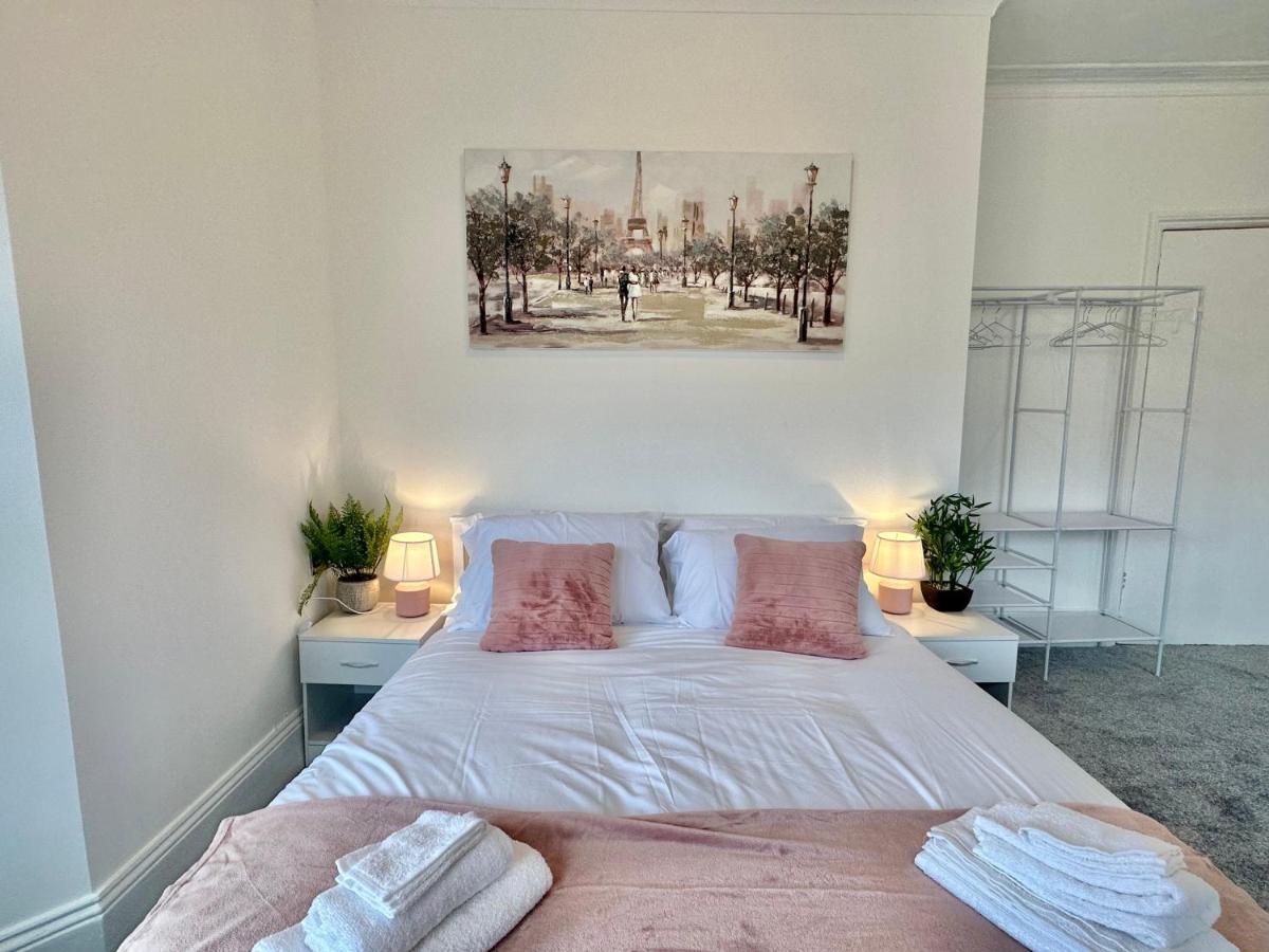 Chic Apartment In Central Bournemouth With Parking Экстерьер фото