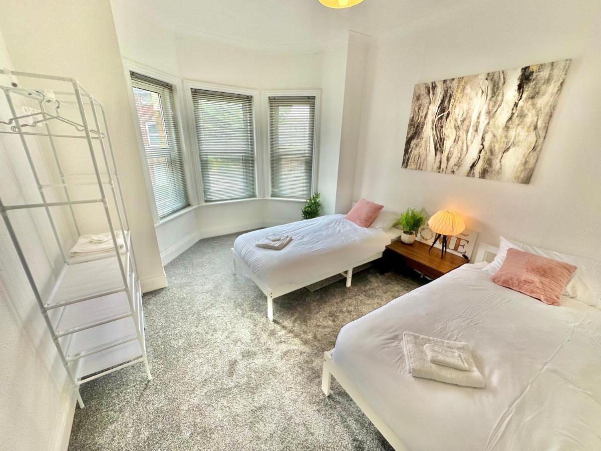 Chic Apartment In Central Bournemouth With Parking Экстерьер фото