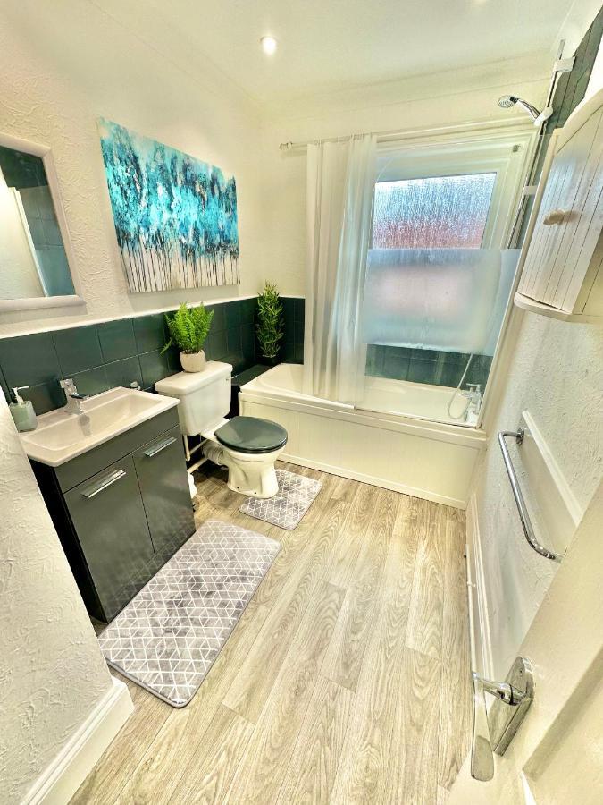 Chic Apartment In Central Bournemouth With Parking Экстерьер фото